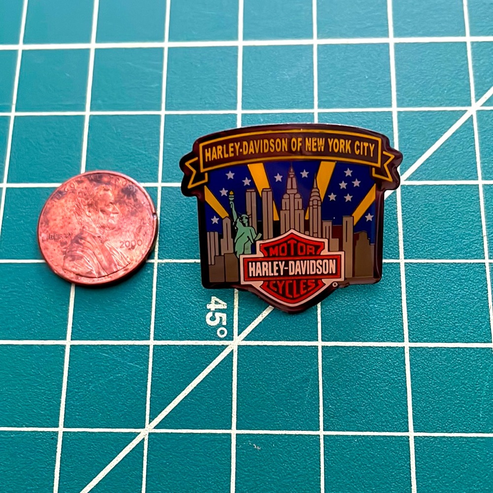 Harley Davidson NYC New York City lapel pin motorcycle twin towers collectors